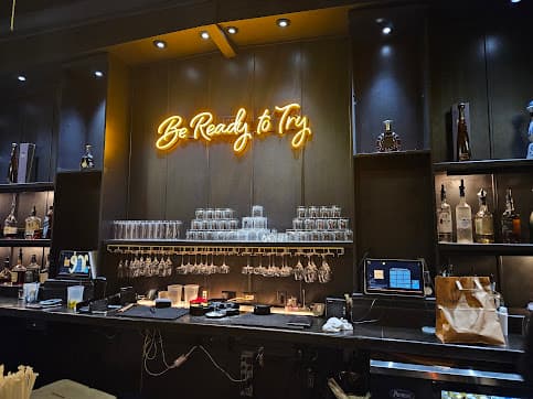 Restaurant ambiance 2